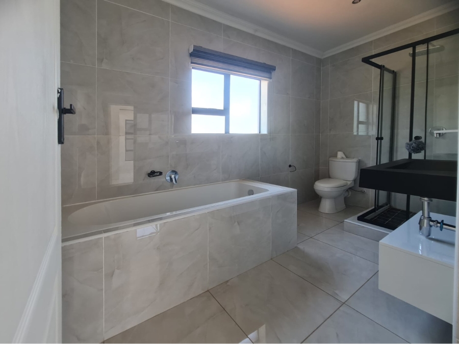 To Let 4 Bedroom Property for Rent in Melodie North West
